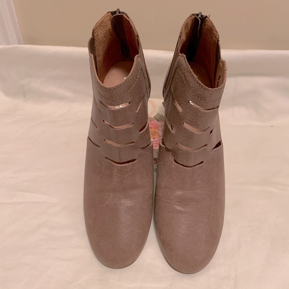 Aquatalia Italian Leather Tan Heels - 9.5